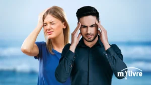 Pessoas que relatam ter dor de cabeça quando param de tomar café, fotografia homem mulher na praia com dor de cabeça