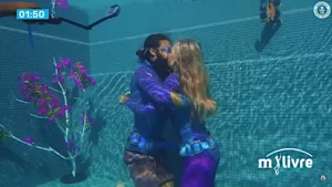 Casal fica 4 minutos se beijando em apneia