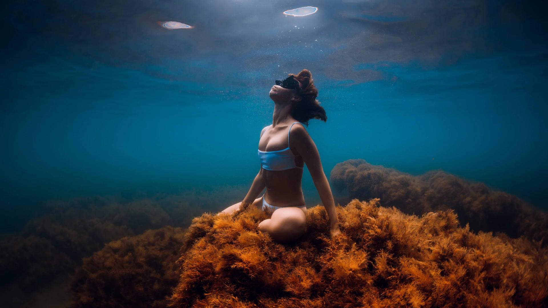Capa - mergulhadora em apneia, fotografia free diving